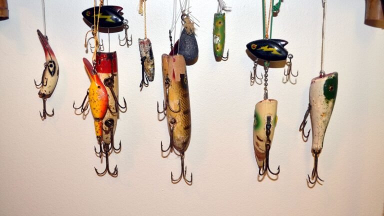 Hanging Hooks: Picture Perfect for Galleries and Homes Whether in the comfort of your own house or a gallery, hanging hooks are necessary instruments for presenting art. Though this element appears little, a hook is important in both personal and professional settings. Let’s discuss the many kinds of wall-hanging hooks on the market, analyze suggestions for their use in different settings, and take a look at advice on how to make sure your displays look good and are also safe. Selecting the Appropriate Hook: Important Factors There are a few important considerations to make when choosing hanging hooks for your photos: Hook Weight Capacity: Make sure the hook you choose will safely hold the weight of your image. While some hooks can handle considerably heavy artwork, others are made for smaller frames. Wall Type: Various walls call for various hooks. For secure hanging on plasterboard, for instance, drywall anchors are required; masonry nails are more appropriate for brick or concrete. Aesthetic Consideration: The visibility of the hook could affect the whole appearance of your exhibit. While some hooks could be used as a decorative feature, others are meant to be hidden. Ideas for Personal Use: Improve Your Home Decorating Hanging hooks provide many opportunities for designing distinctive and customized décor in a home environment. These are some suggestions: In your living room or hallway, build a gallery wall using hooks. Combine and match many frame sizes and designs to highlight your preferred prints, artwork, or pictures. Hooks provide a simple means of changing the configuration over time. Create themed sections in your house, like a trip zone complete with framed maps, tickets, and pictures from your exploits. As you gather fresh memories, hooks let you rearrange objects. Hooks have purposes other than just artistic ones. Think of hanging things like keys, caps, or cooking utensils from them. This gives your room both artistic appeal and utility. Any space may be transformed with these concepts, thereby reflecting your style. Professional and Effective Displays for Business Use Using wall-hanging hooks becomes even more important in a gallery or a commercial space. They guarantee that every piece of art is exhibited in the greatest possible light by offering a flexible and effective means of exhibition. Hanging hooks let galleries regularly replace displays without having to do costly redecoration. Showing a range of artists and techniques all year long depends much on this adaptability. Using hooks, companies may hang artwork in conference rooms, offices, and lobby areas to create a professional but friendly environment. Easy switching out of components helps keep the setting interesting and new. Hooks provide a fast and simple way for temporary exhibitions or pop-up events to put up and remove displays, saving time and effort. The correct hook may make all the difference whether for home usage or in a business environment. Selecting the suitable kind, considering your wall material, and considering the whole aesthetic can help you create amazing displays that improve your environment.